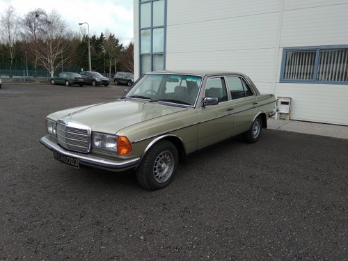 1981 Immaculate W123 Mercedes 280E For Sale In vendita