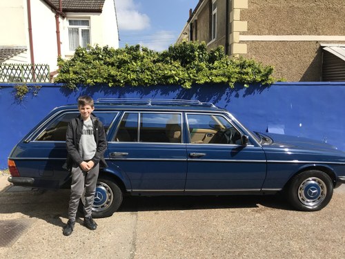 1984 Mercedes w123 estate 5 speed manual VERKAUFT