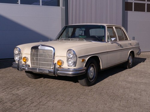 1972 Mercedes Benz 280SE 4.5 with AC For Sale