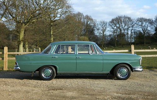 1963 Beautiful Mercedes W111 220S Heckflosse for sale For Sale