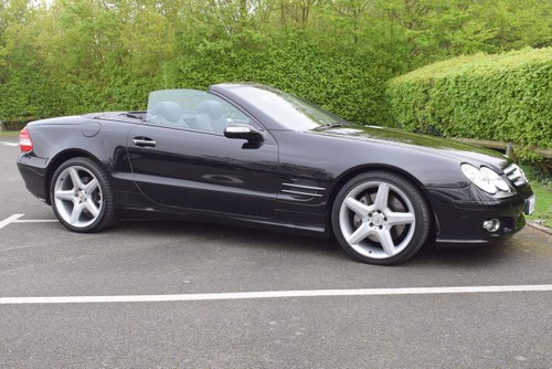 2006/06 Mercedes-Benz SL500 7G-Tronic Convertible in Black For Sale