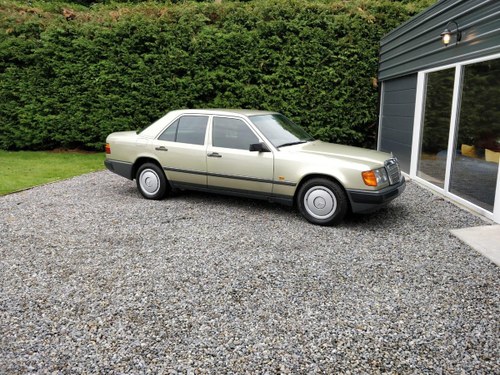 1985 Mercedes W124 200E VENDUTO