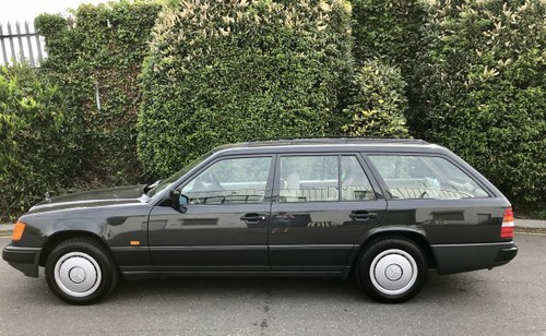 1989 Mercedes 230TE, Collector Quality, 40,000 Miles In vendita