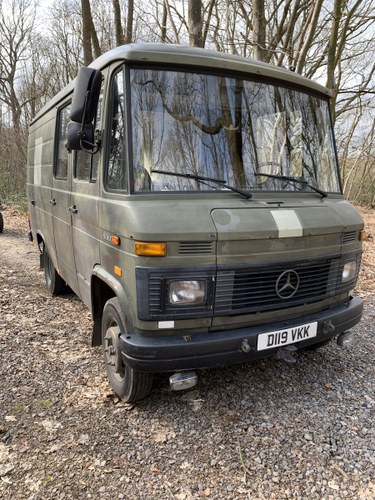 1985 Mercedes 508D Military Ambulance- Very Low Milage. In vendita