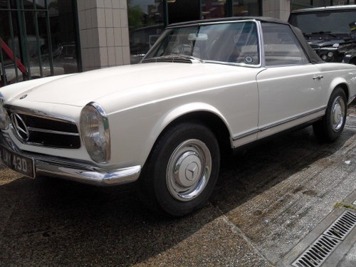 1966 Mercedes Benz 230SL Pagoda ,just 24,000 miles showing In vendita