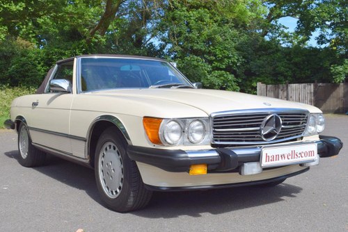 1986 Mercedes 560 SL LHD in Light Ivory For Sale