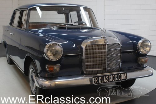 Mercedes-Benz 200 Heckflosse 1967 Mittelblau paint Te koop