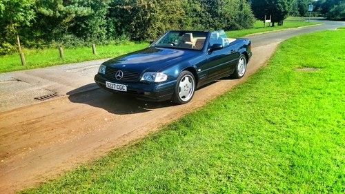 1999 Mercedes SL500 V8, FSH + Panoramic Roof For Sale