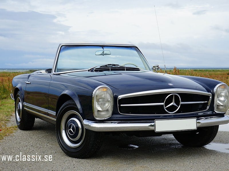 Mercedes 230SL in dark blue with hardtop