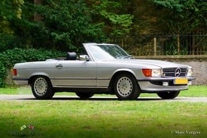 1985 Beautiful Mercedes-Benz 500 SL in a fantastic condition For Sale