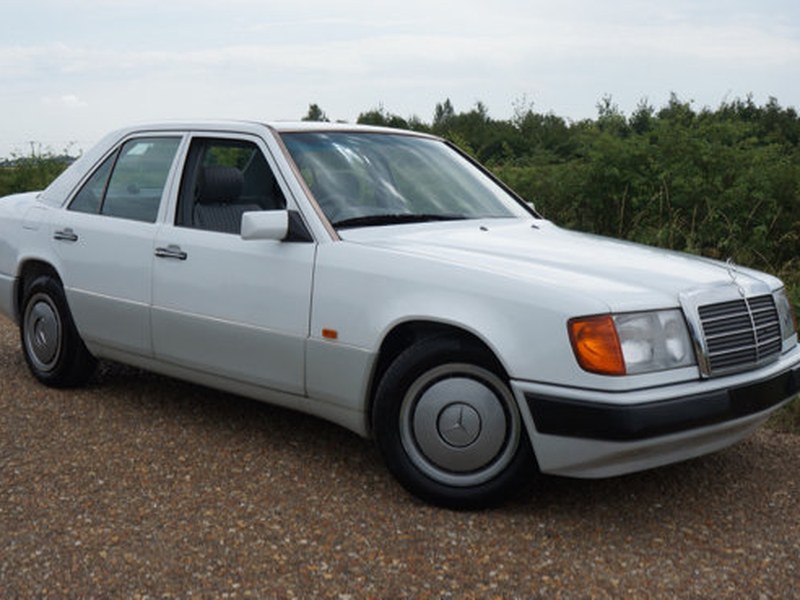 Mercedes 230E W124 Auto - Aircon, FSH, White