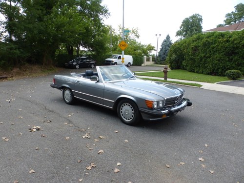 1988 Mercedes 560SL 2 Tops Low Miles Nicely Presentable For Sale