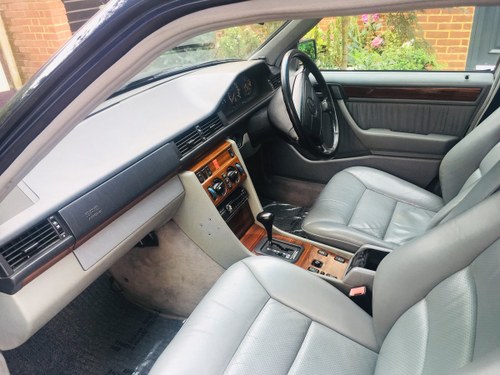 1995 Mercedes E280 LEATHER AIR CON 98000MILES For Sale