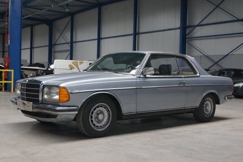 MERCEDES-BENZ 230CE, 1983 **NO RESERVE** For Sale by Auction
