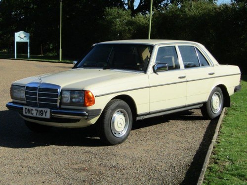 1983 Mercedes W123 200 at ACA 2nd November  For Sale