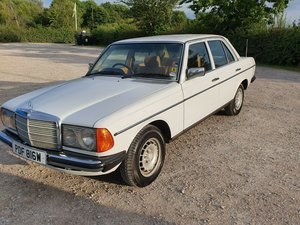 1981 Mercedes w123 restored 92.000 miles mot 08.2020 In vendita