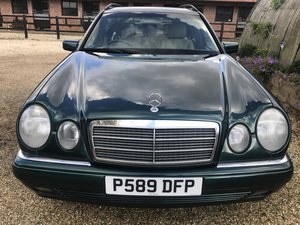 1997   RARE LOW MILEAGE AUCTION TODAY 1 DONT MISS THIS  MERCEDES  In vendita