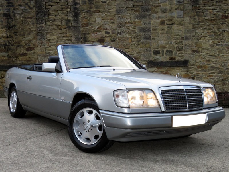 Mercedes W124 E220 Auto Cabrio - 70K - FSH - 3 P/O- Superb