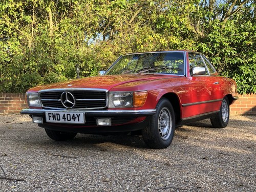 1983 Mercedes 280 SL with hardtop and stand For Sale