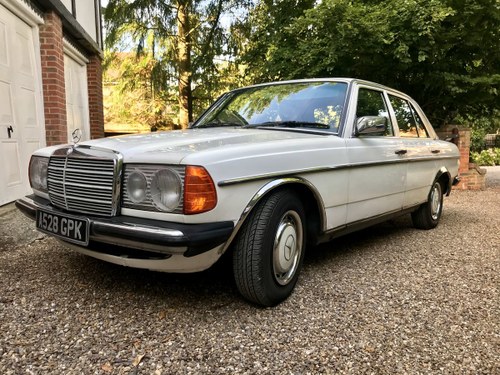 1984 Mercedes w123 petrol In vendita