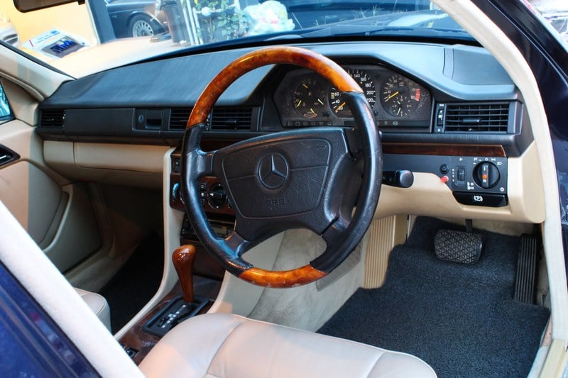 1990 Mercedes 300 - 4