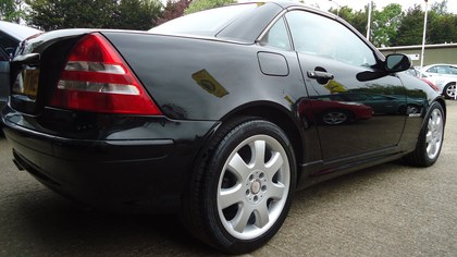 LOW MILEAGE SLK / VERY NICE SPECIFICATION