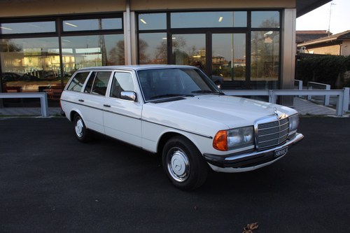 1981 Merceds benz 200 t station wagon - book service For Sale