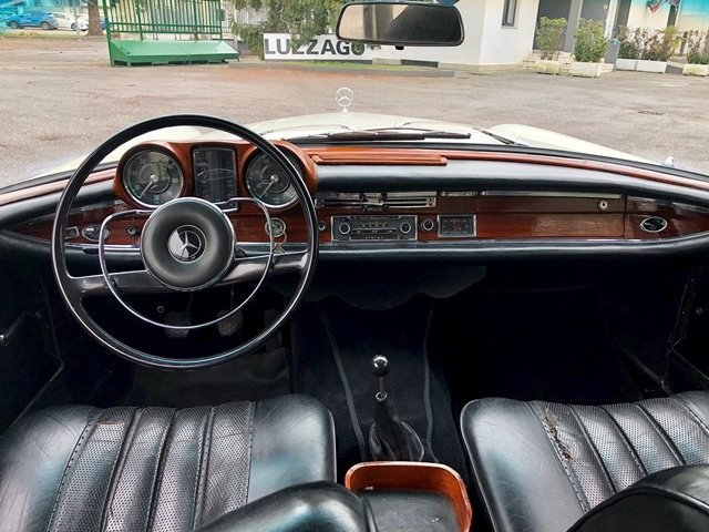 1966 Mercedes 220