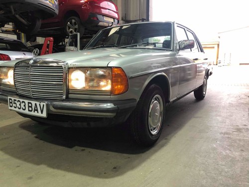 1985 Mercedes W123 2.0 For Sale
