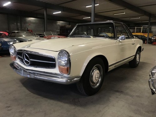 1967 Mercedes Benz 250SL Pagode For Sale
