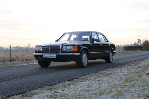 1982 vollstaendige Spezifikation eines Mercedes Benz W126 500 SEL VENDUTO