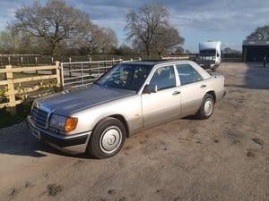 1990 Mercedes 260e SOLD