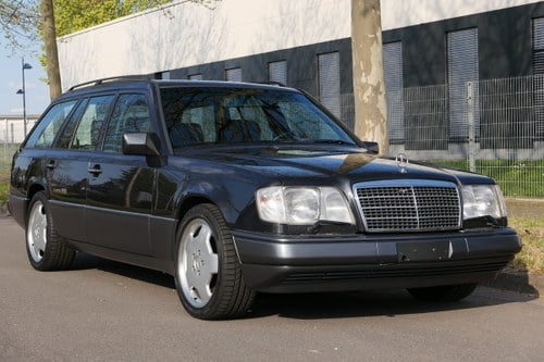 1995 Mercedes-Benz E 36 AMG T-Modell Checkbook TOP For Sale