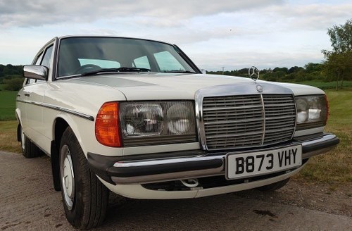 1984 MERCEDES-BENZ 230E For Sale by Auction