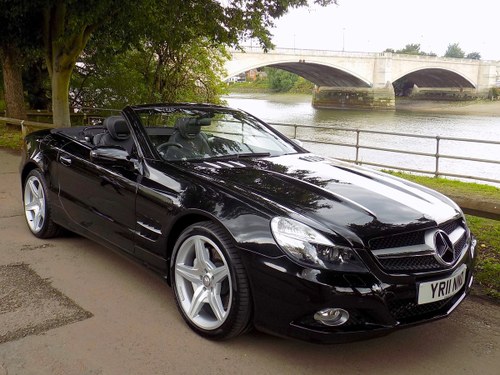 2011 Mercedes-Benz SL350 7G-Tronic Convertible - Only 15650 Miles SOLD