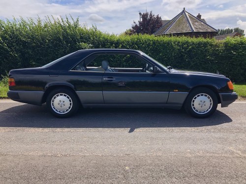 1990 Wonderful Mercedes Classic W124 230CE Coupe Black For Sale