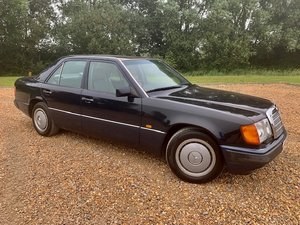 1992 MERCEDES-BENZ W124 260E ONLY 3,050 MILES PER ANNUM FROM NEW SOLD