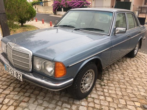 1976 Mercedes 230 w123 In vendita