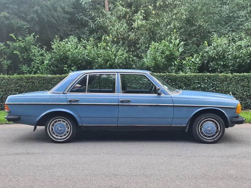 1981 Mercedes w123 200 China blue For Sale