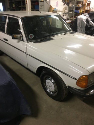 1981 Mercedes 200 auto  In vendita