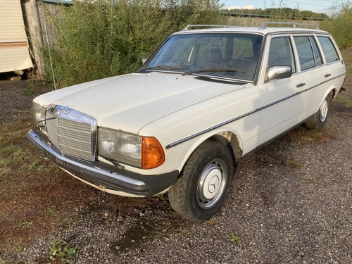 1983  MERCEDES w123 200 t ESTATE manual; rare car ideal project  For Sale by Auction