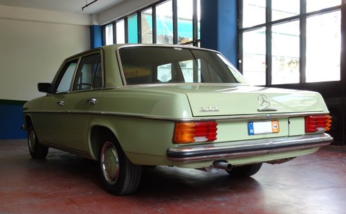 1975 Mercedes 200 - 2