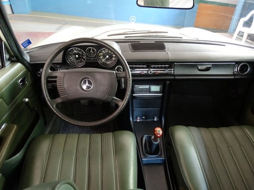 1975 Mercedes 200 - 3
