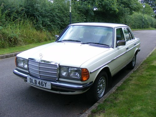1981 Mercedes Benz 240D W123 4 speed manual For Sale