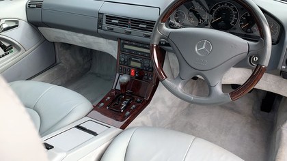 Mercedes SL320 R129. 30k miles. Panoramic roof, H/M Seats ++