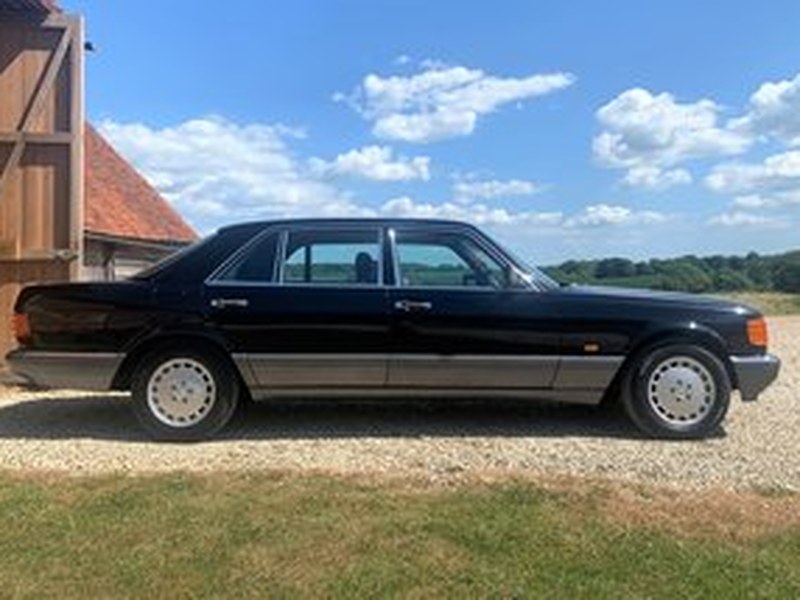 W126 420SEL. 1 former keeper, 83k miles. Superb throughout