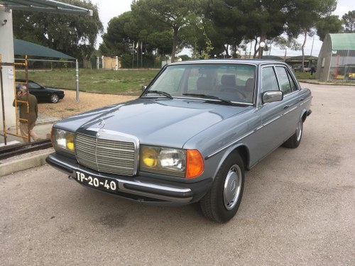 1983 Mercedes 230 E like new In vendita