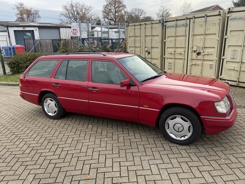1995 Mercedes E200 W124 Estate, Petrol, Auto, 7 seats In vendita