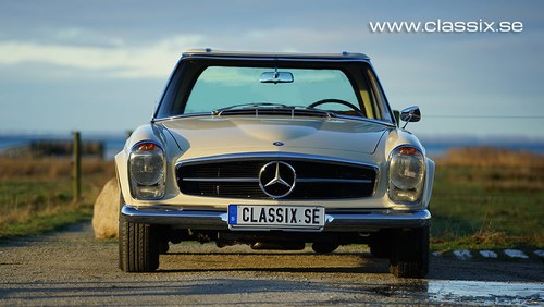 1967 Mercedes 250 SL Pagoda with hardtop SOLD