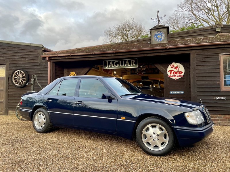 MERCEDES E320 SALOON W124